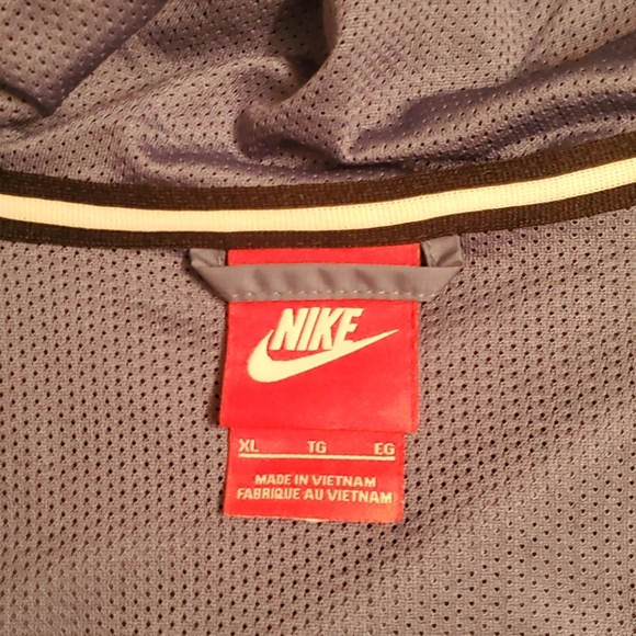 Nike Windbreaker - Picture 3 of 5